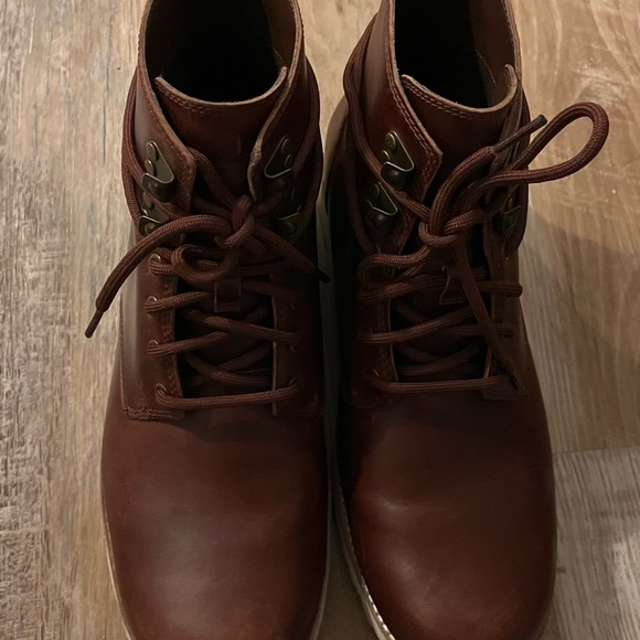 UGG lace up boot - Picture 2 of 2